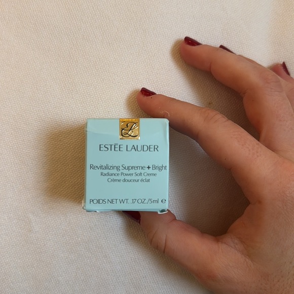 Estée Lauder Revitalizing Supreme+ Bright Power Soft Creme Moisturizer - Picture 2 of 3
